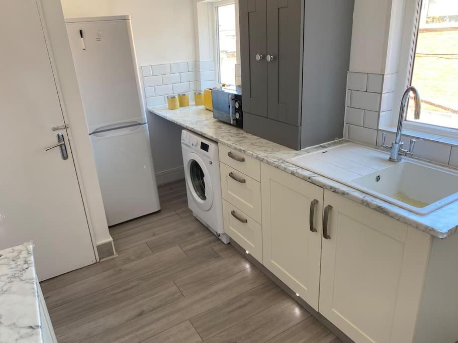 Apartment Coastal Retreat-new Day Properties-next To